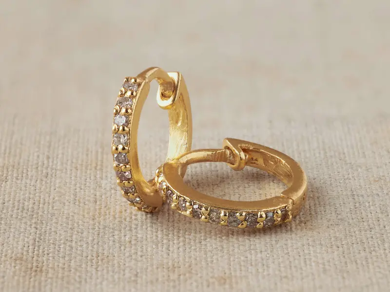 Ayla Minimalist Huggie Earrings 1