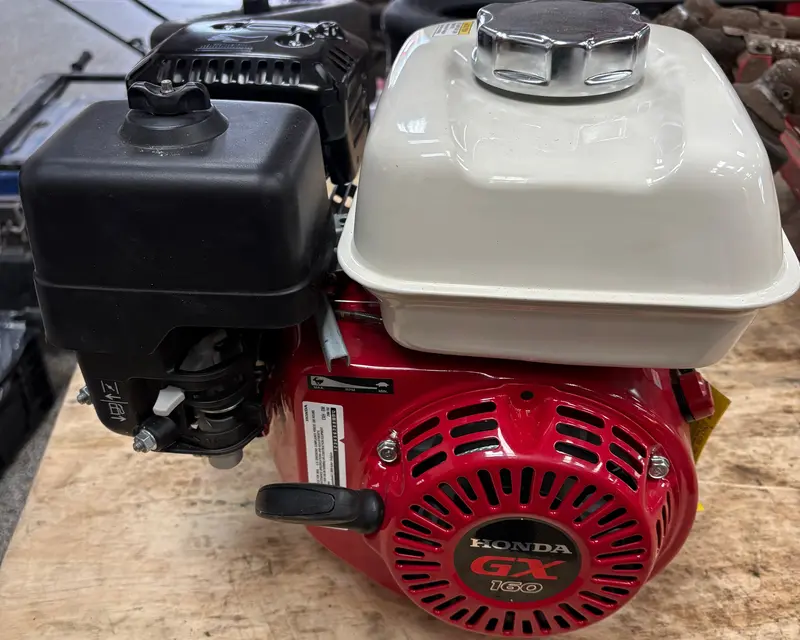 Honda Gx160-Qx2 Horizontal Recoil Start Engine — 4.8 Hp, 3/4" X 2-7/16" Shaft (Scratch & Dent, 49-State) 1