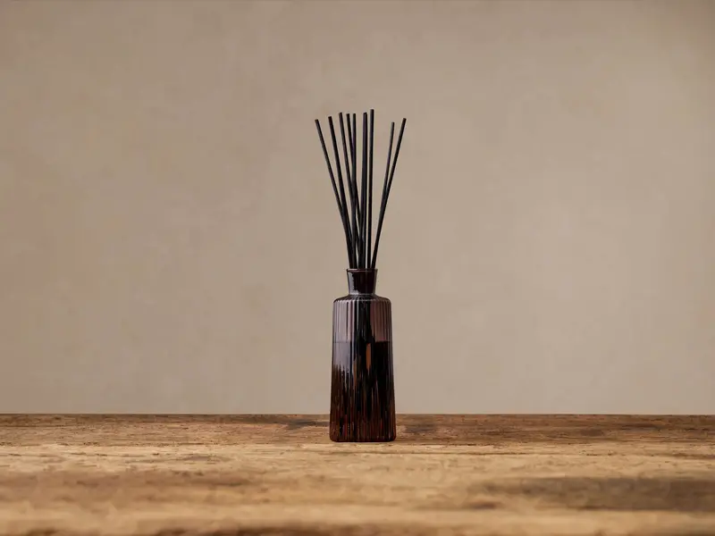 Sandalwood Leaf & Tobacco Signature Reed Diffuser 1