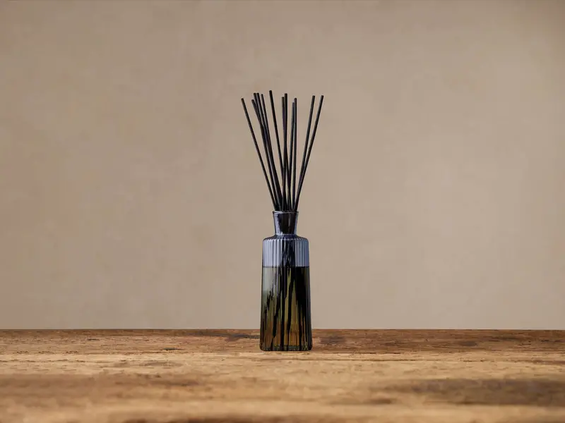 Suede Wood & Vetiver Signature Reed Diffuser 1